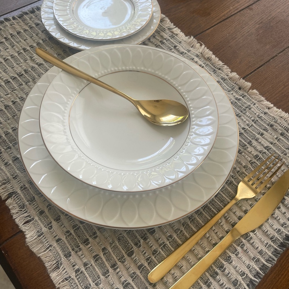 Gibson Cream Ceramic Dinner Plates with Gold Rim 4 sets or 4 dishes